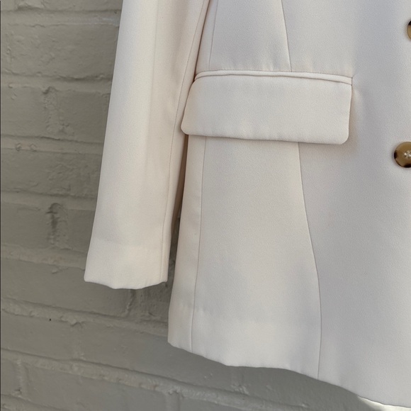 EUC Zara Women's Double-Breasted Cream Slightly Oversized Blazer Size XS - Picture 4 of 9